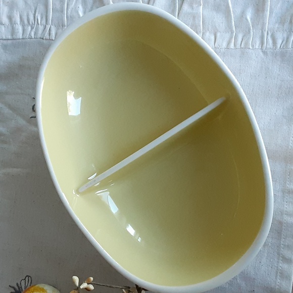 Harkerware Yellow Oval Divided Serving Bowl 10.5" x 7.25" - Picture 2 of 6